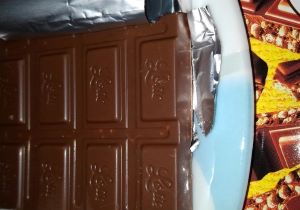 ロッテのクランキーチョコレートのチョコサクを食べた味の感想と口コミは？賞味期限・値段と通販は！
